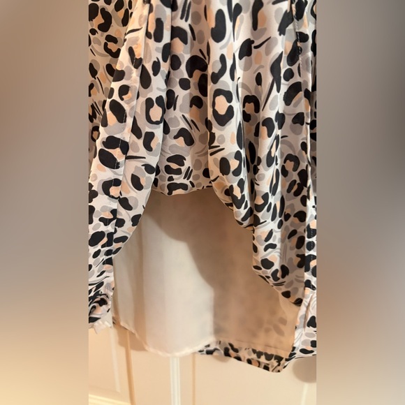 LOFT Women’s Plus White & Grey 3/4 Pleated Sleeve Dress with Keyhole Neckline - Picture 5 of 8